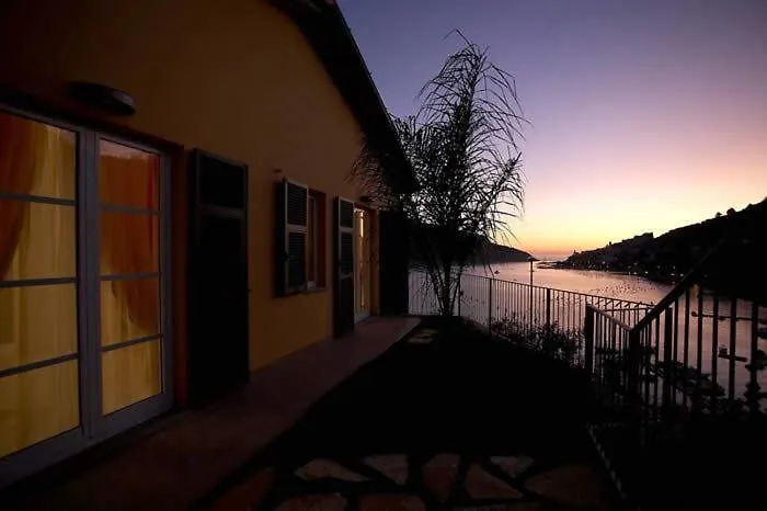 Residence I Gabbiani Porto Venere 2*,